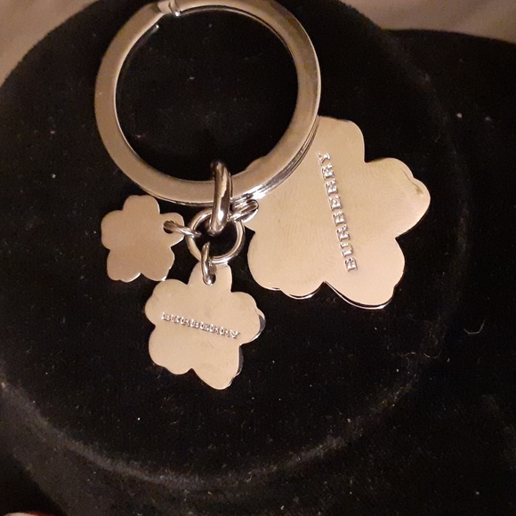 Burberry  Enamel Graduated TripleI Flower Keychain Bag Charm NEW - Picture 4 of 5